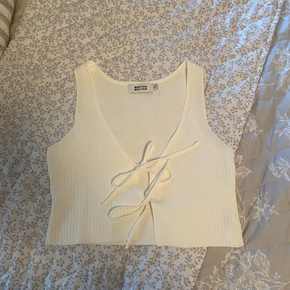 Beginning Boutique Fleur Tie Crop Top